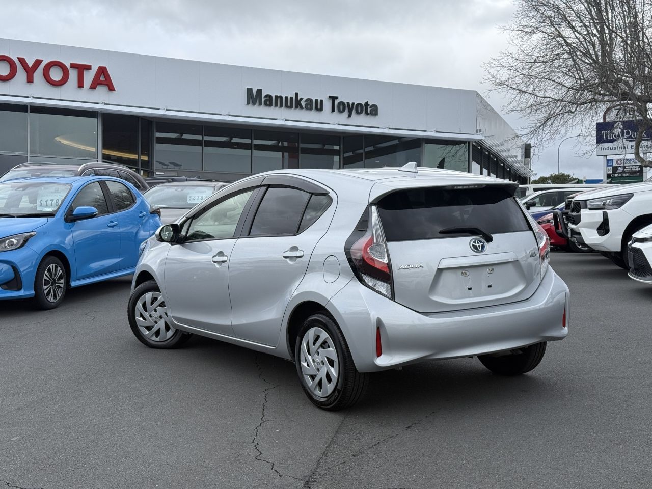 Vehicle image 5