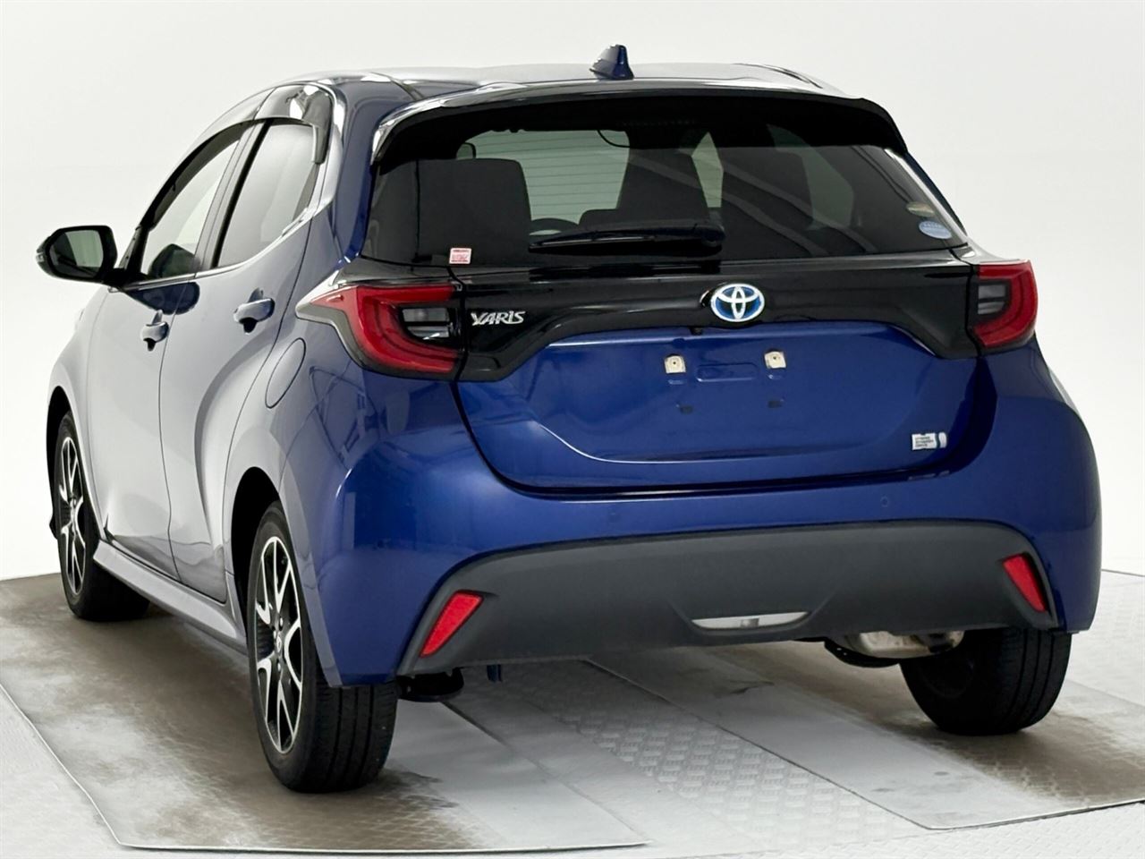 Vehicle image 5