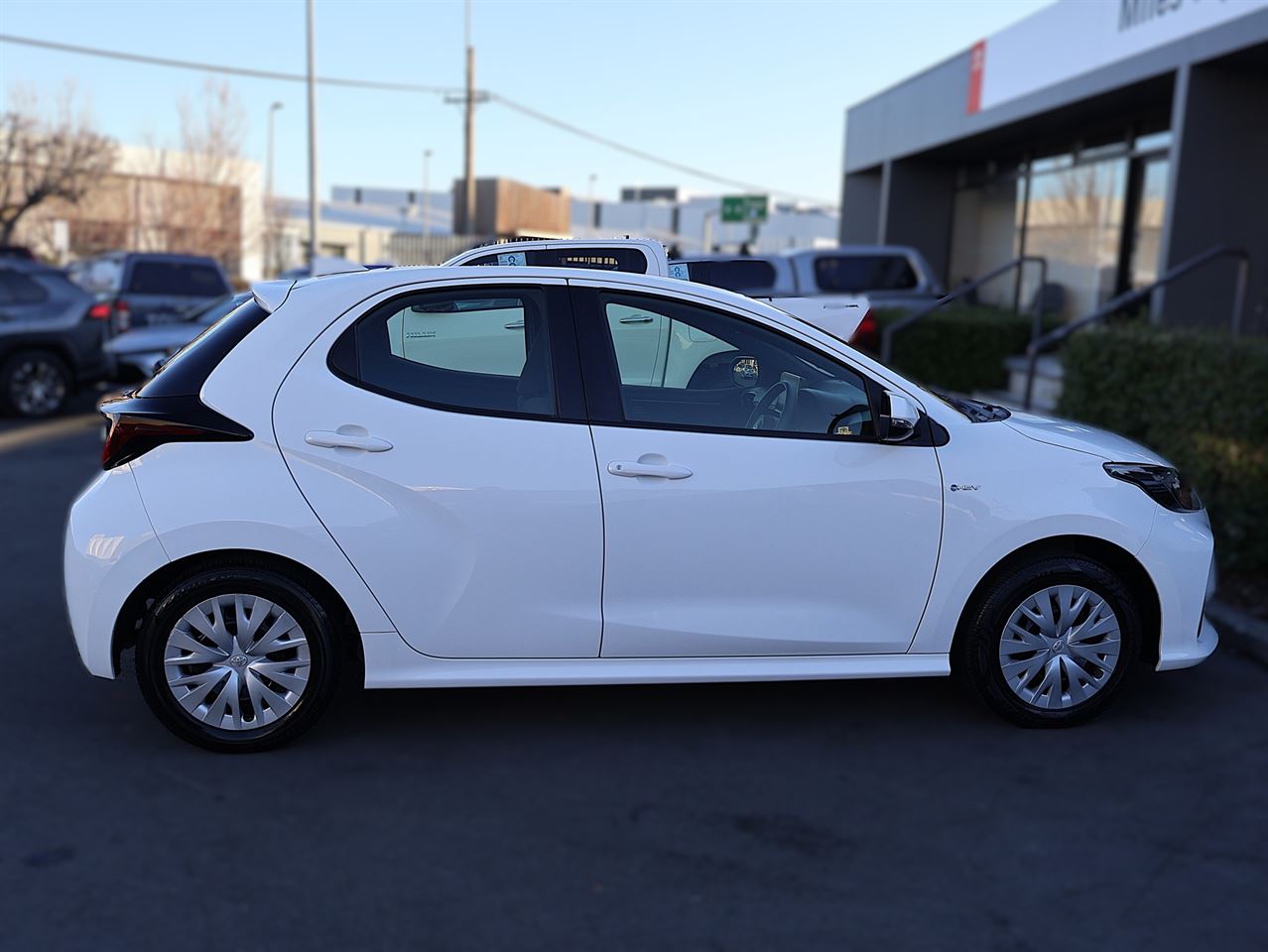 Vehicle image 4