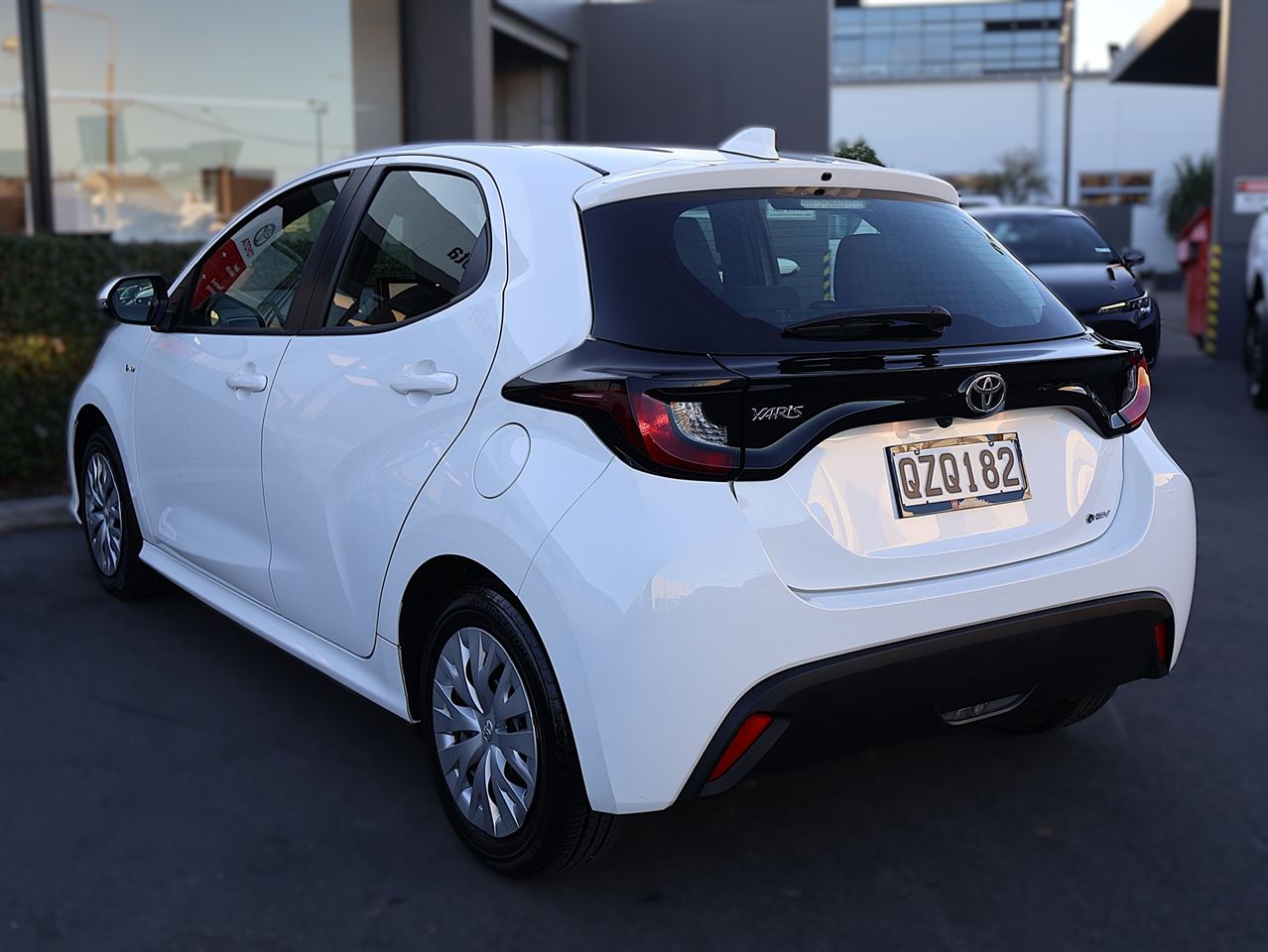 Vehicle image 5
