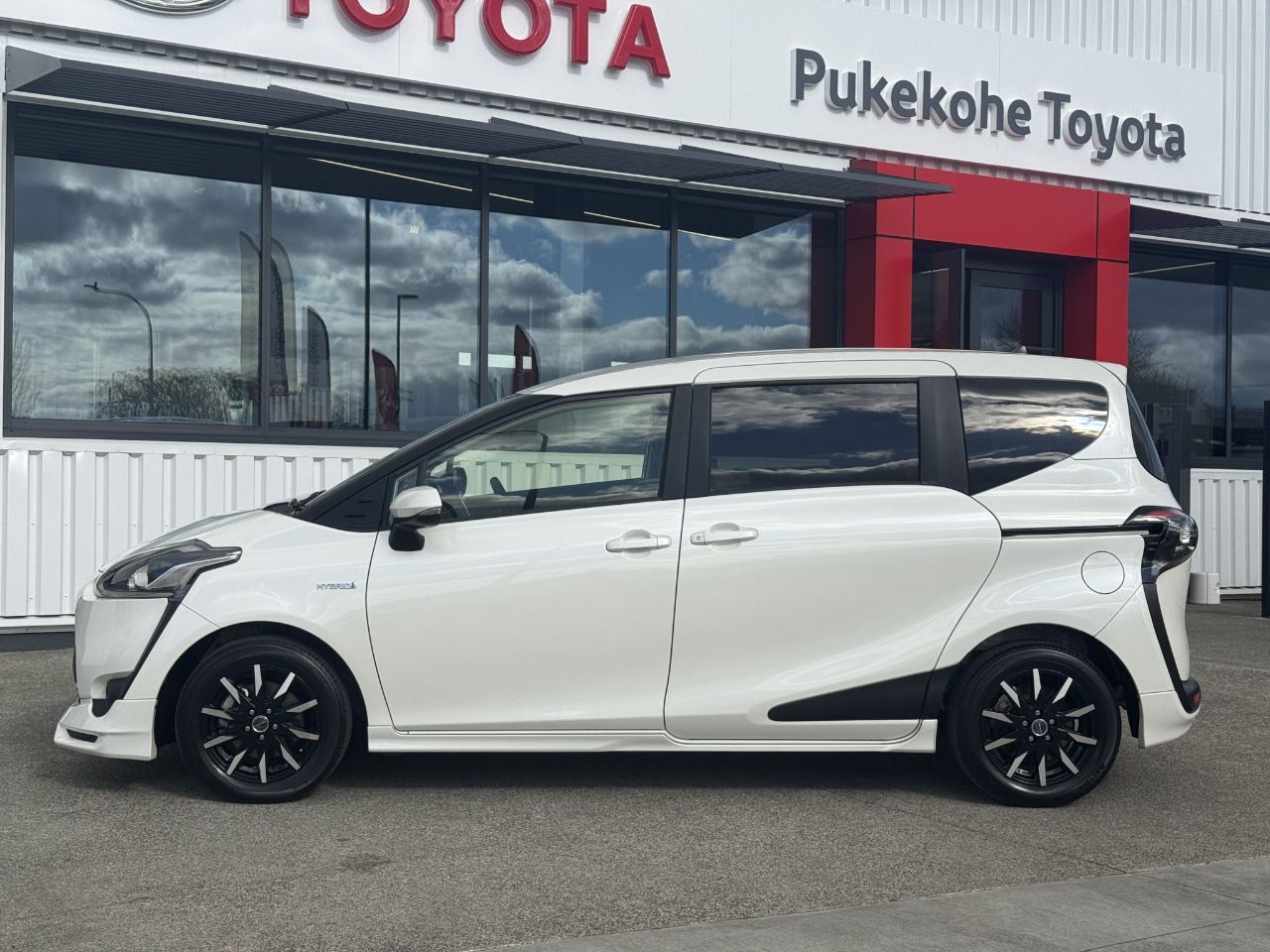 Vehicle image 3