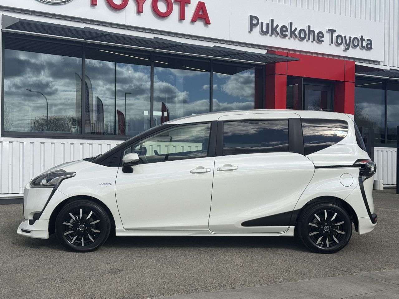 Vehicle image 3