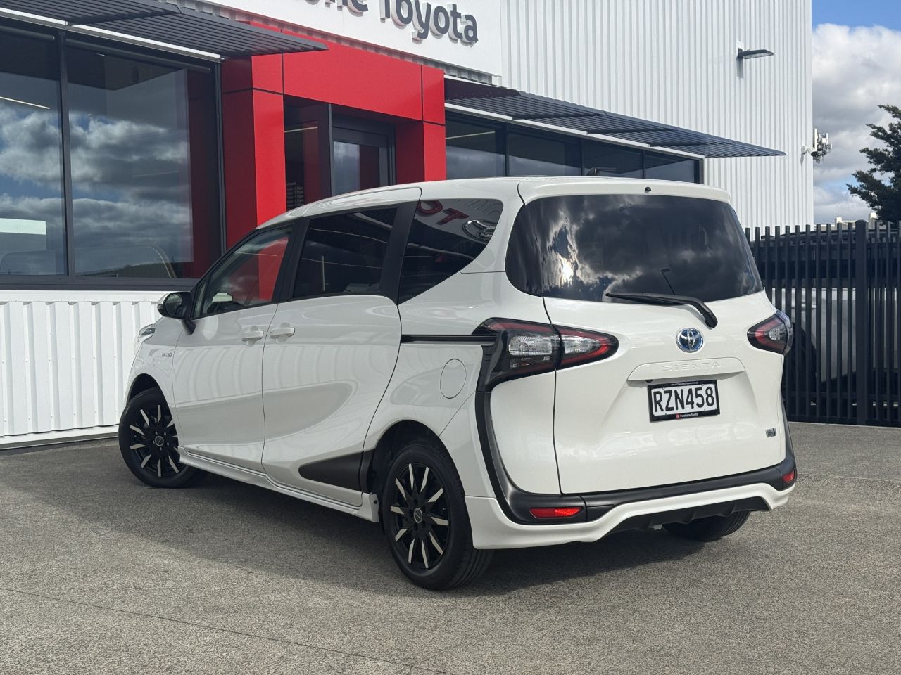 Vehicle image 4