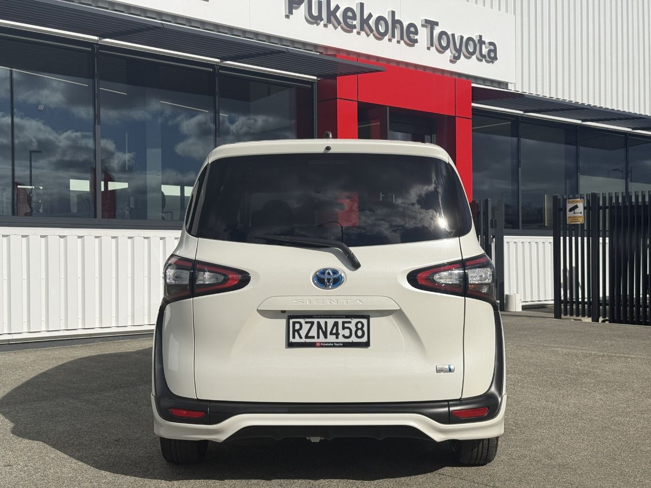 Vehicle image 5