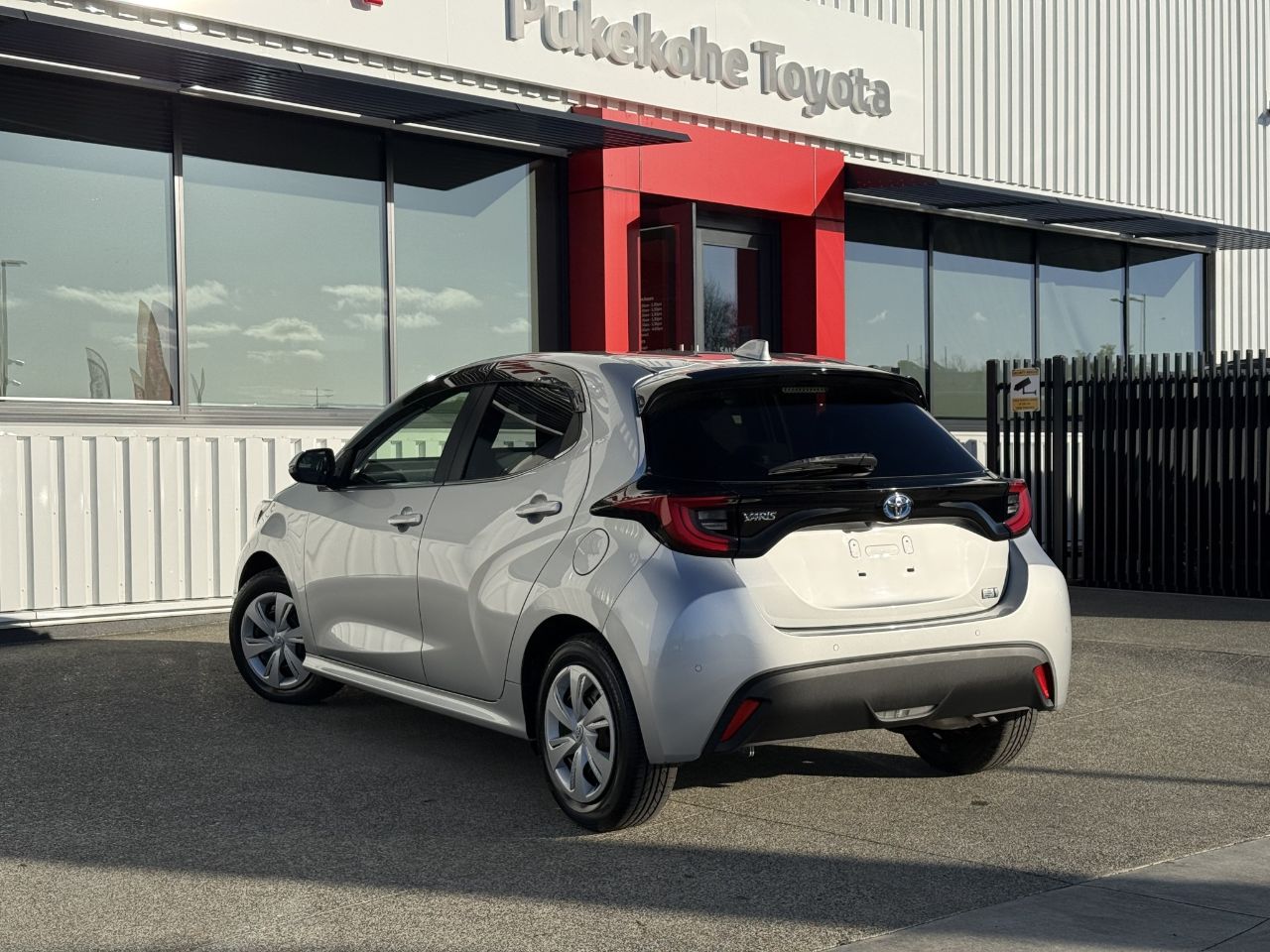 Vehicle image 5