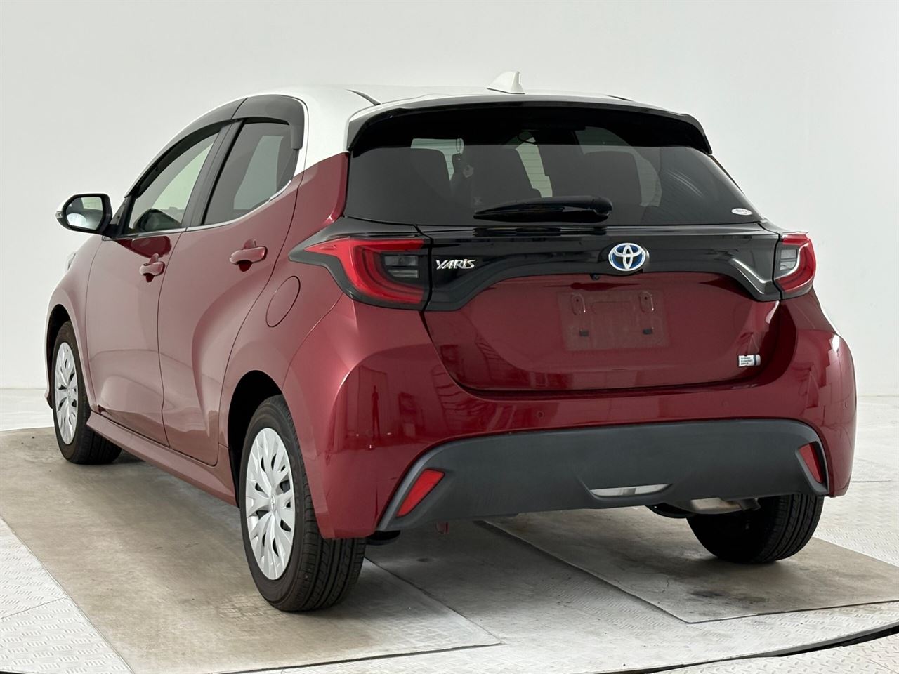 Vehicle image 5