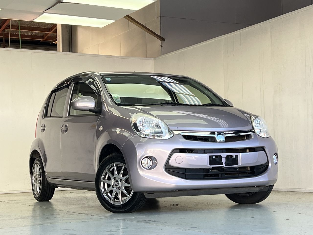 Vehicle image 3
