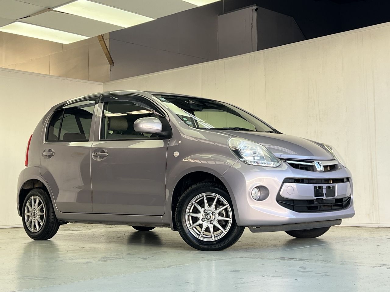 Vehicle image 4