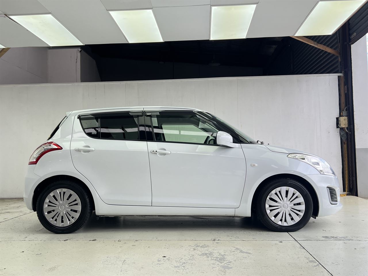 Vehicle image 5