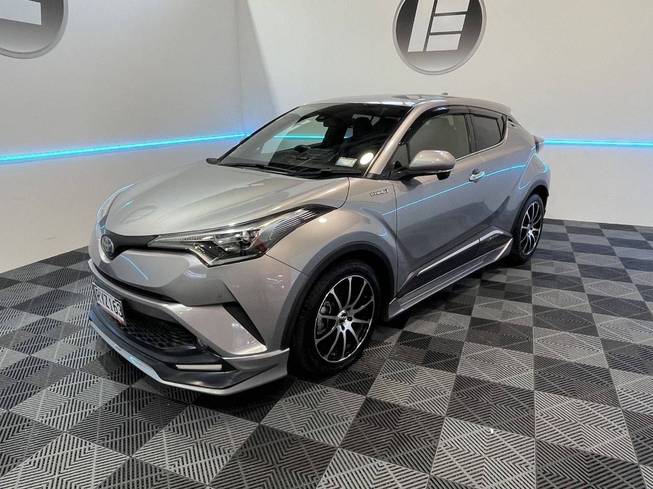 Vehicle image 3