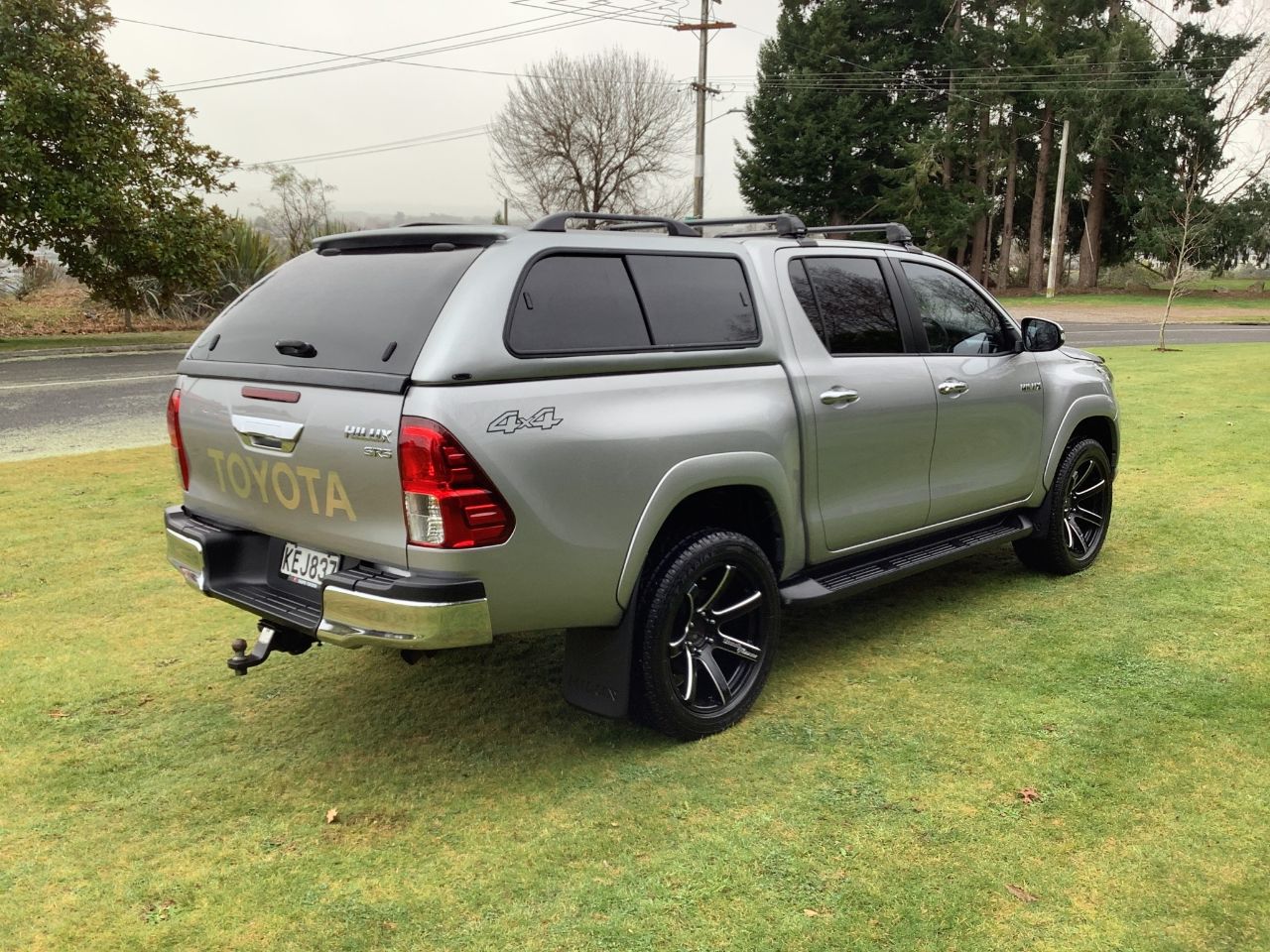 Vehicle image 5