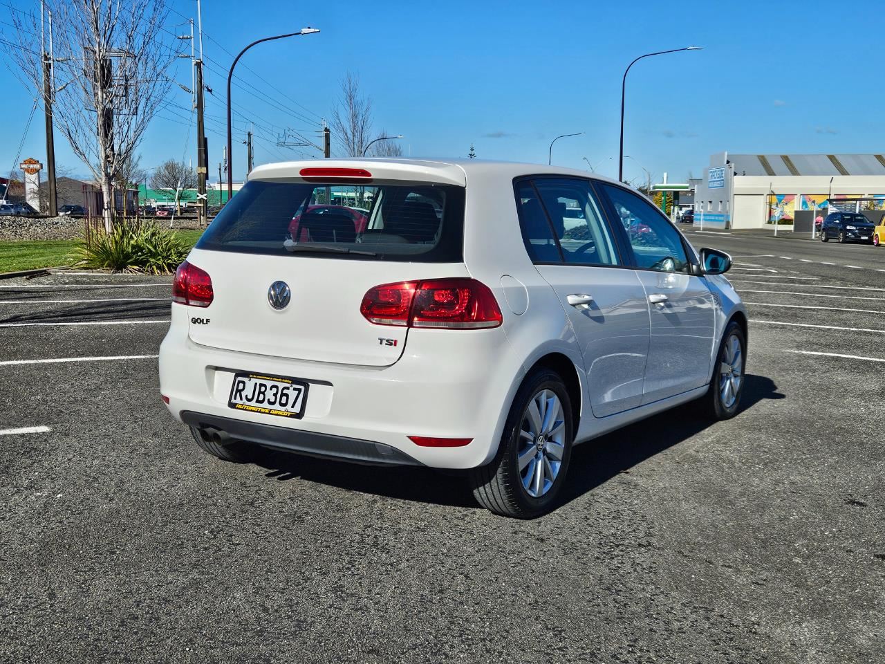 Vehicle image 5