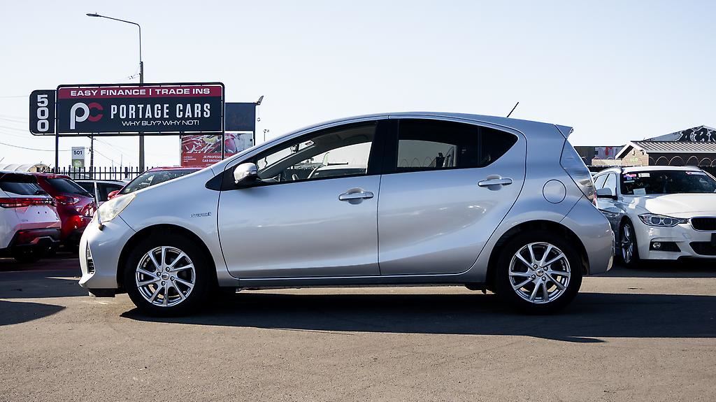 Vehicle image 3