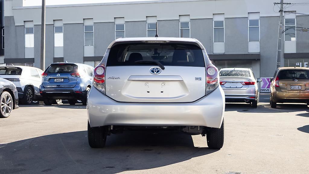 Vehicle image 4