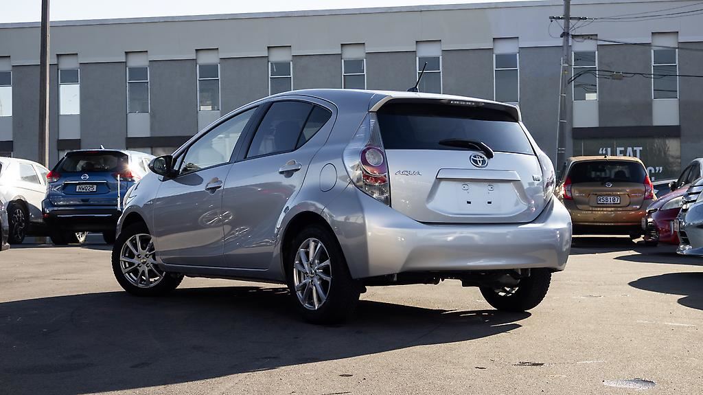 Vehicle image 5