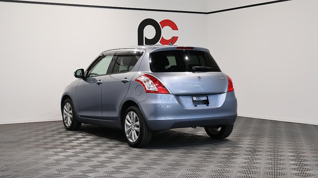 Vehicle image 4