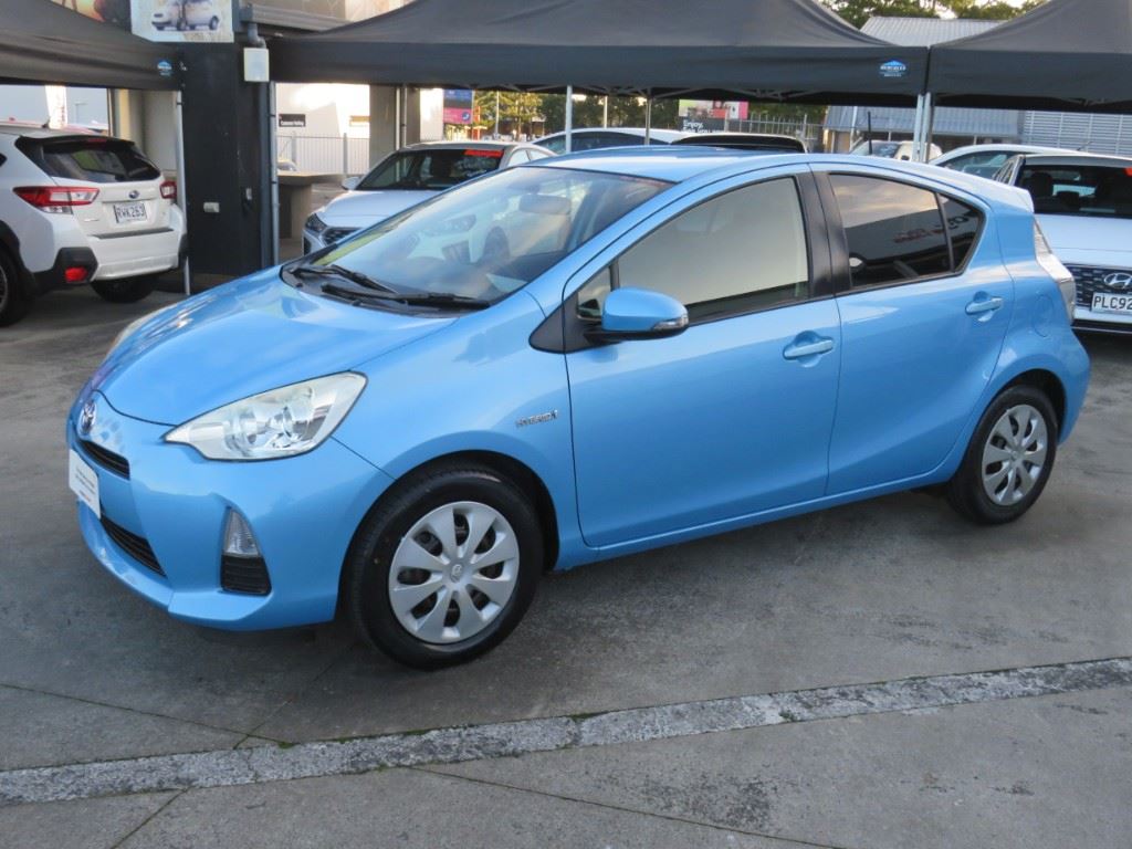 Vehicle image 3