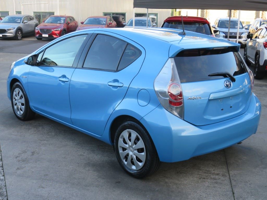 Vehicle image 5