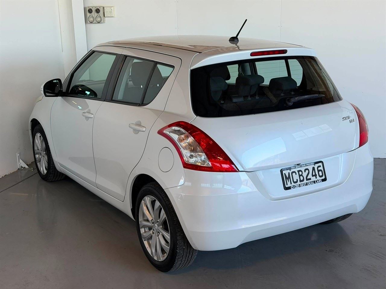 Vehicle image 4