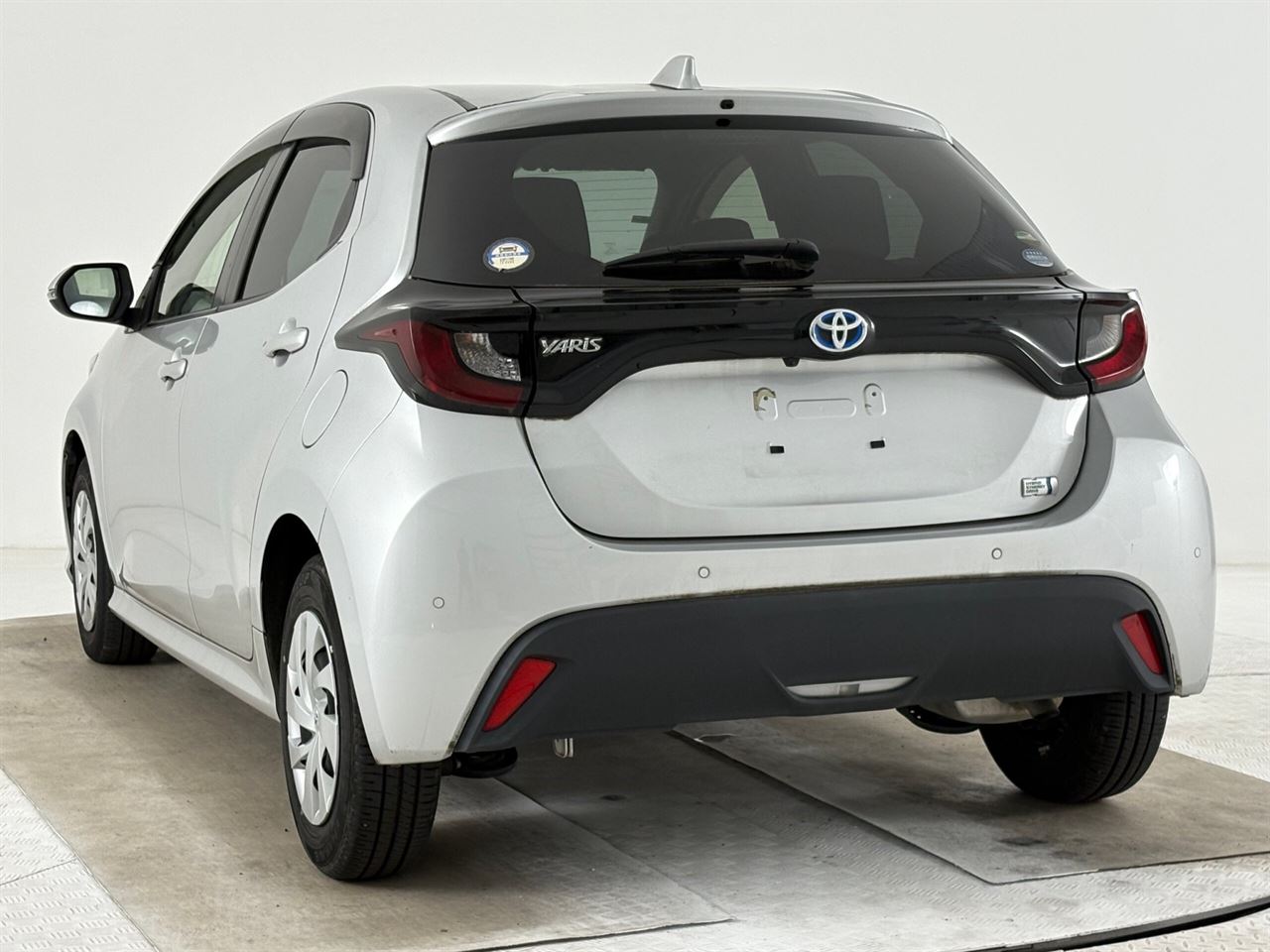 Vehicle image 5