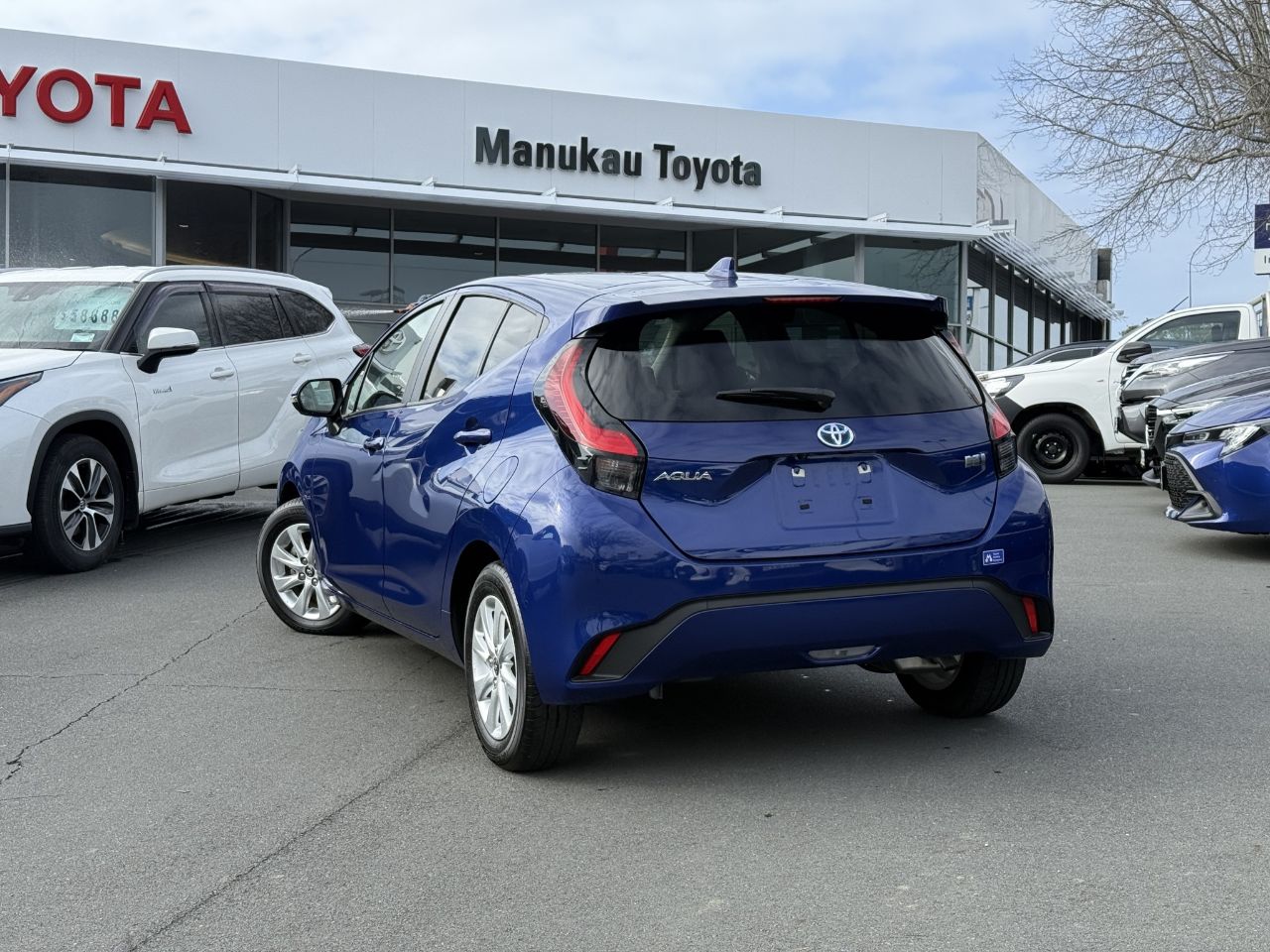 Vehicle image 3