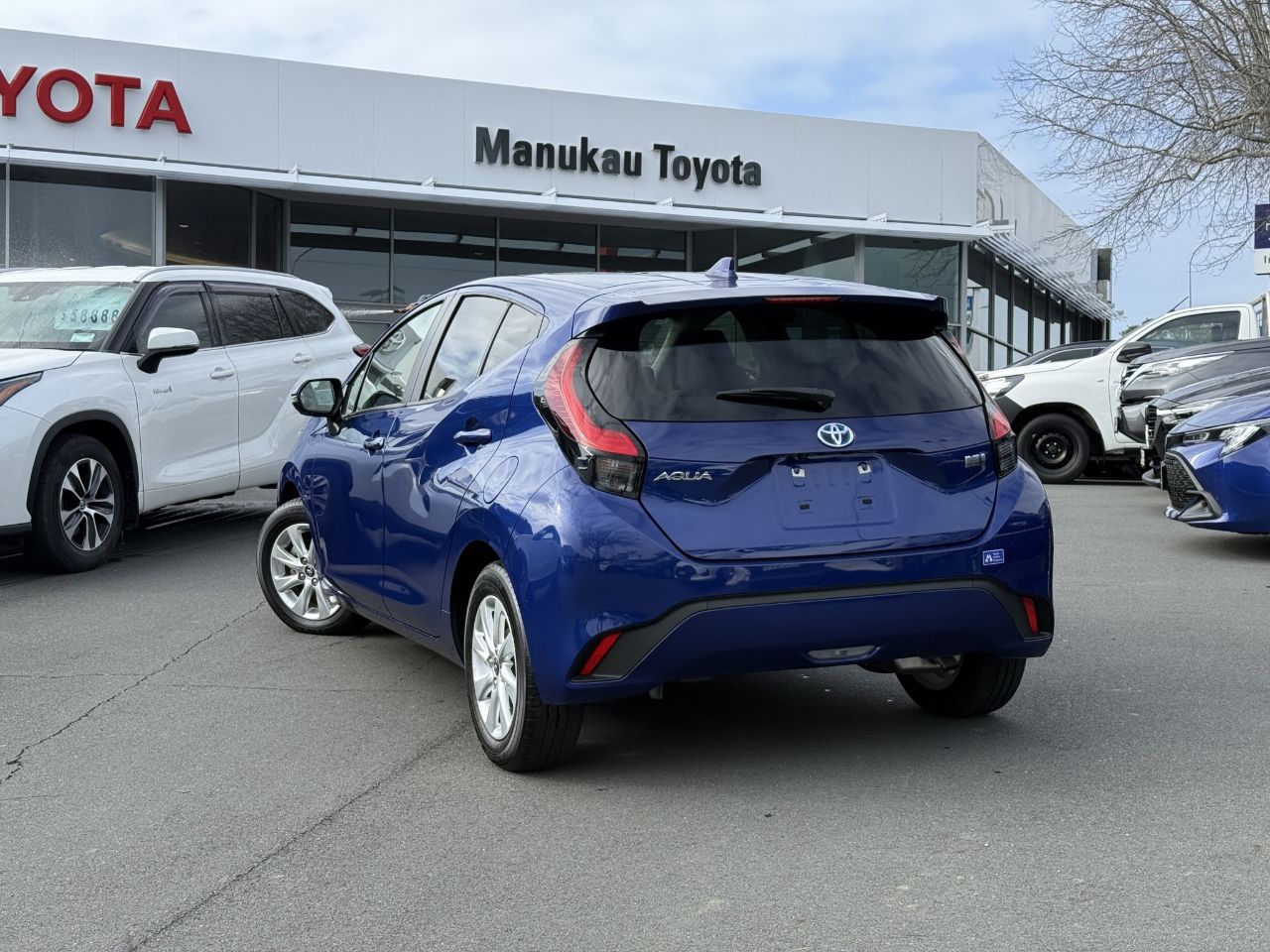 Vehicle image 3