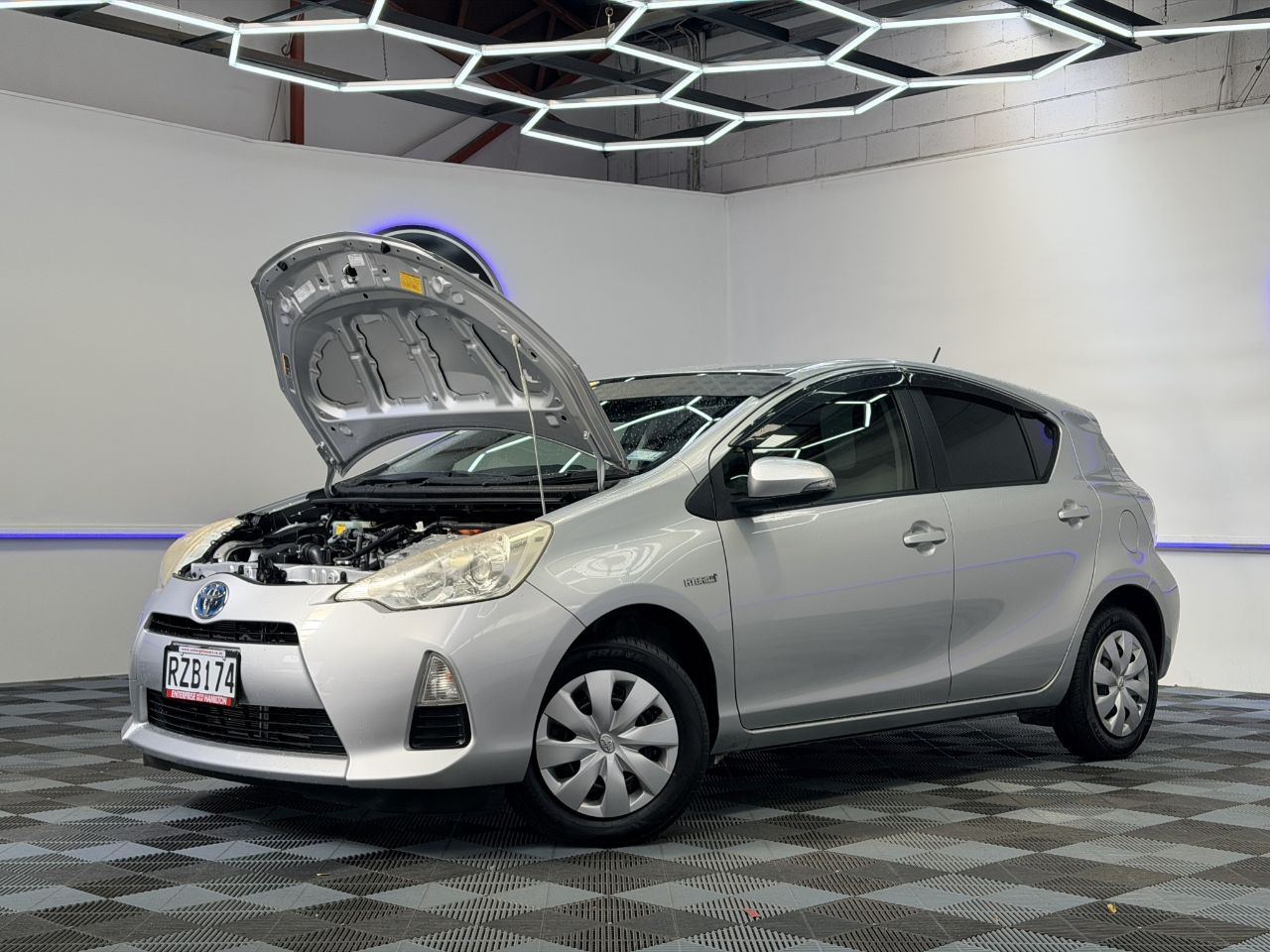 Vehicle image 3