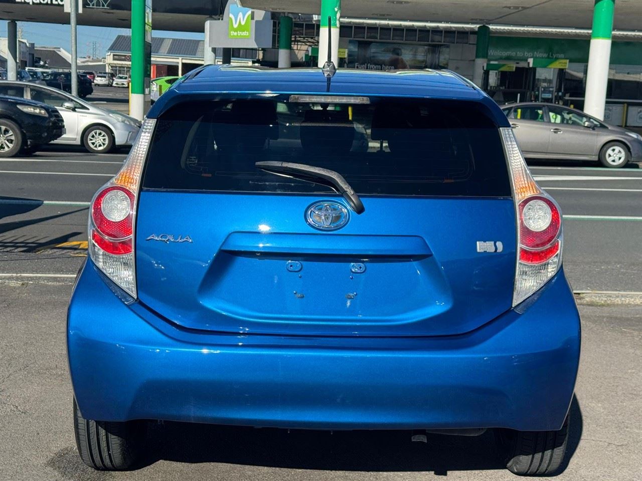 Vehicle image 3