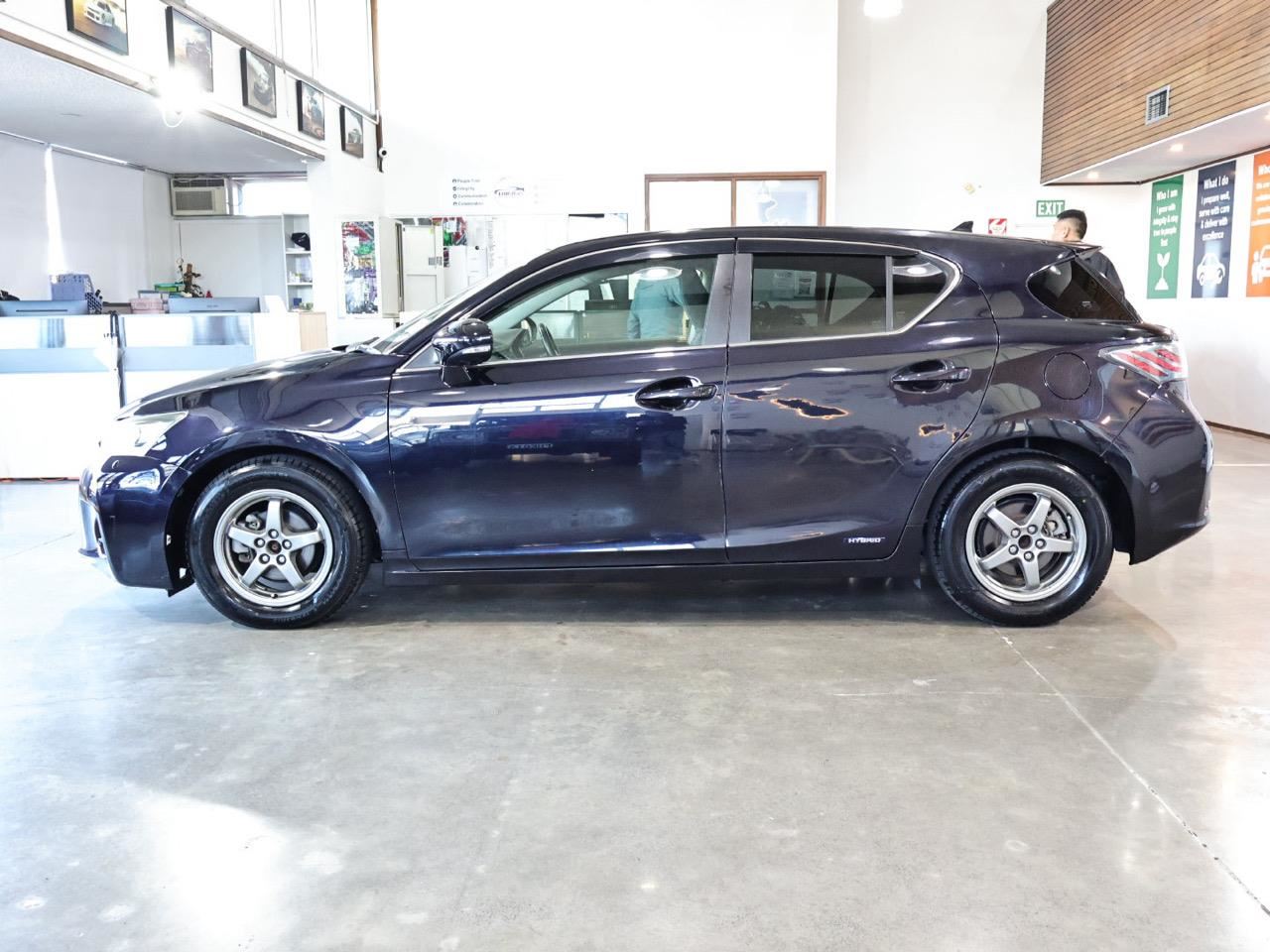 Vehicle image 5