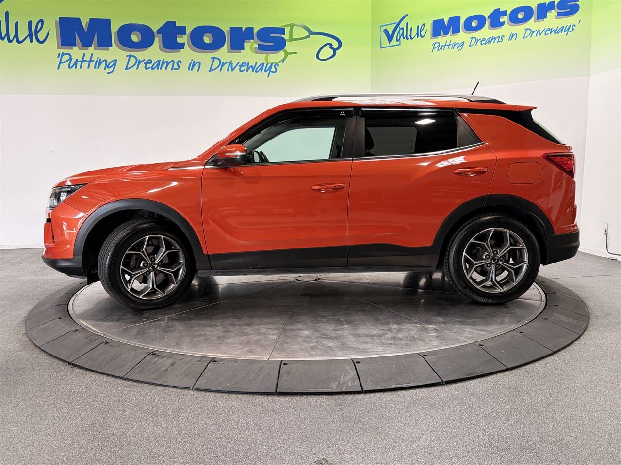 Vehicle image 4
