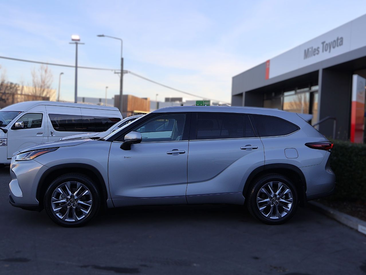 Vehicle image 4