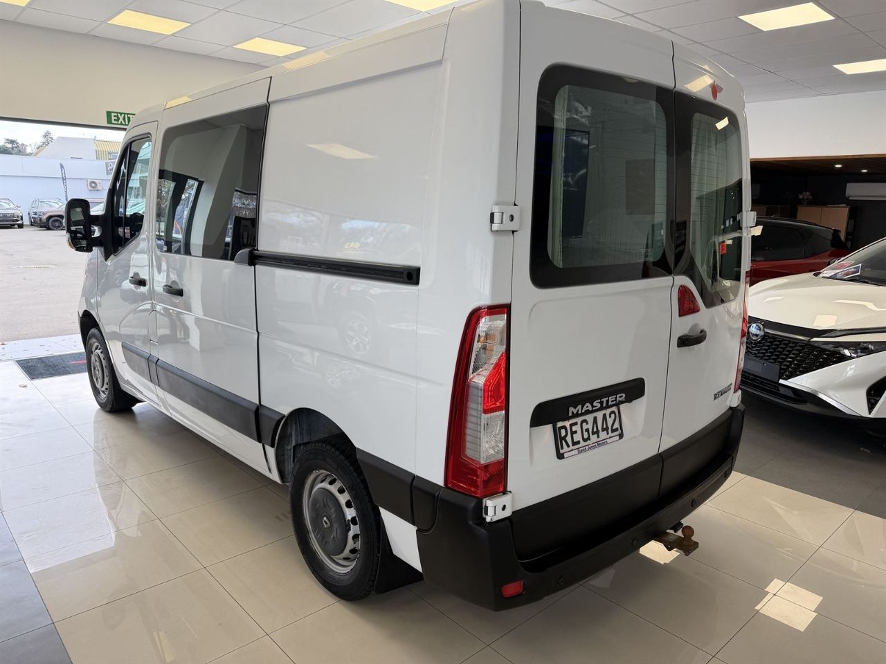 Vehicle image 4