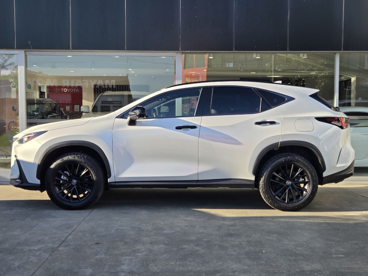 Vehicle image 5