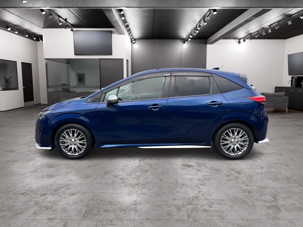 Vehicle image 4