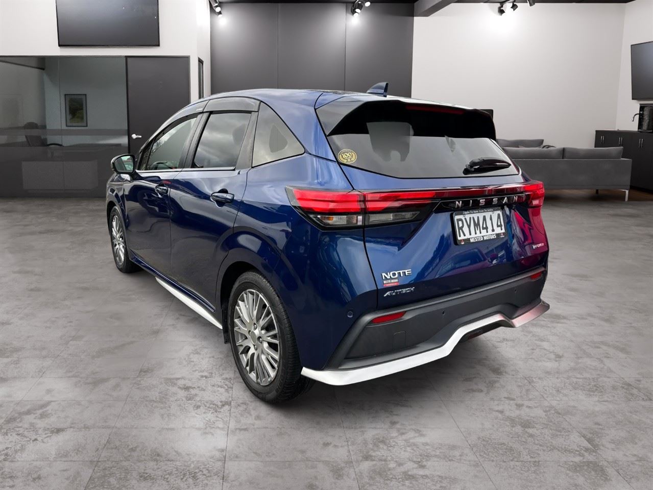 Vehicle image 5