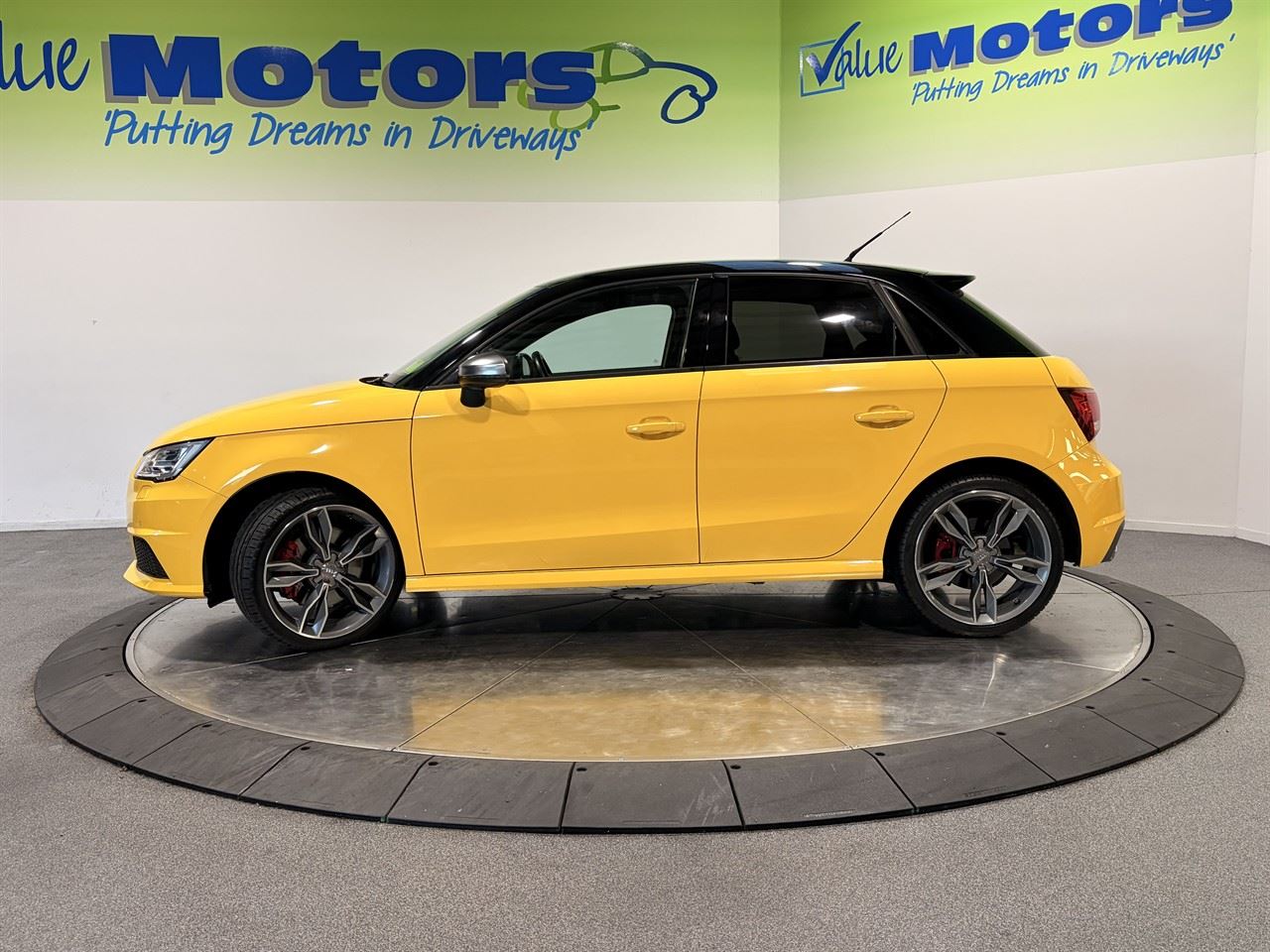 Vehicle image 4