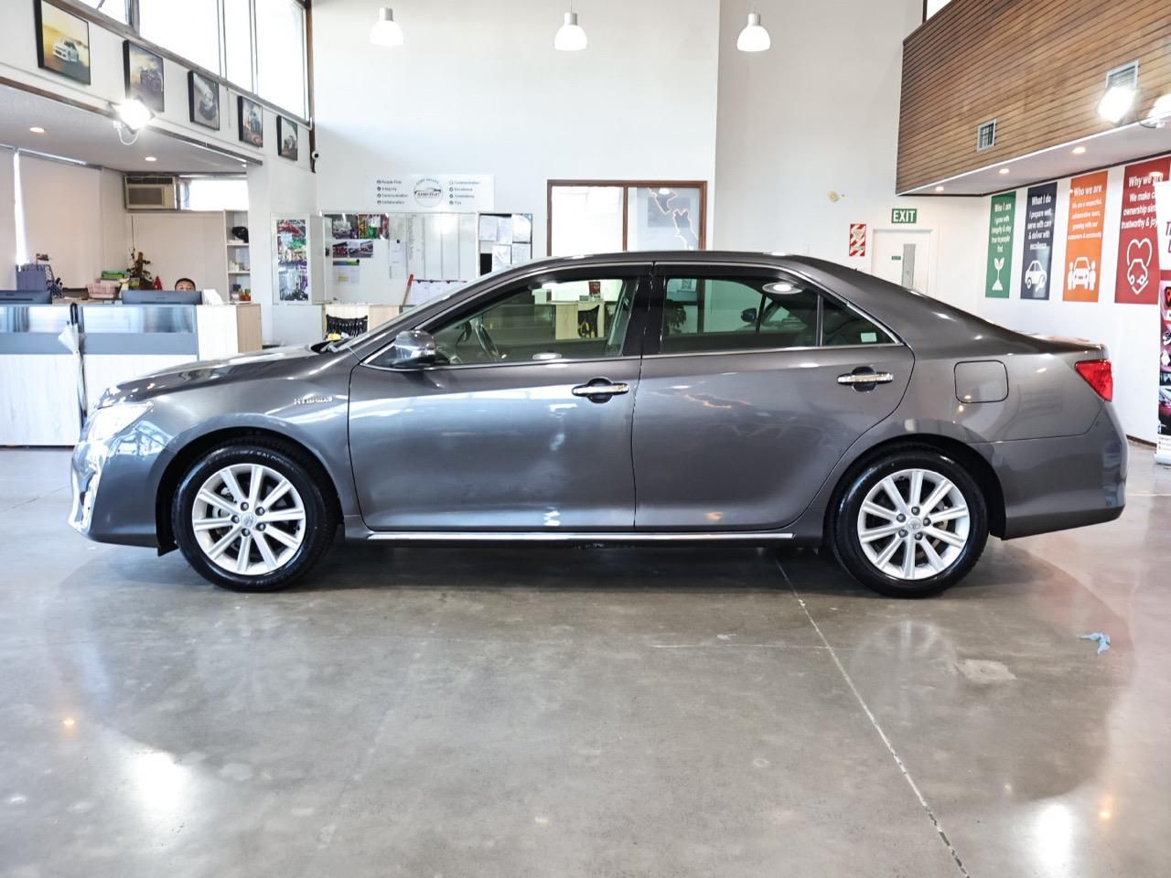 Vehicle image 5