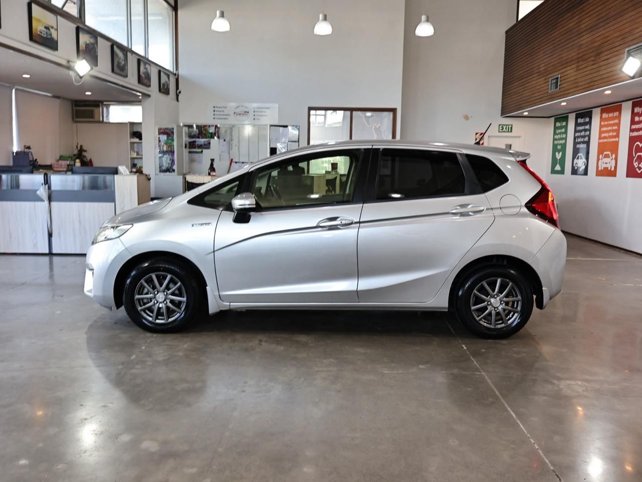 Vehicle image 5