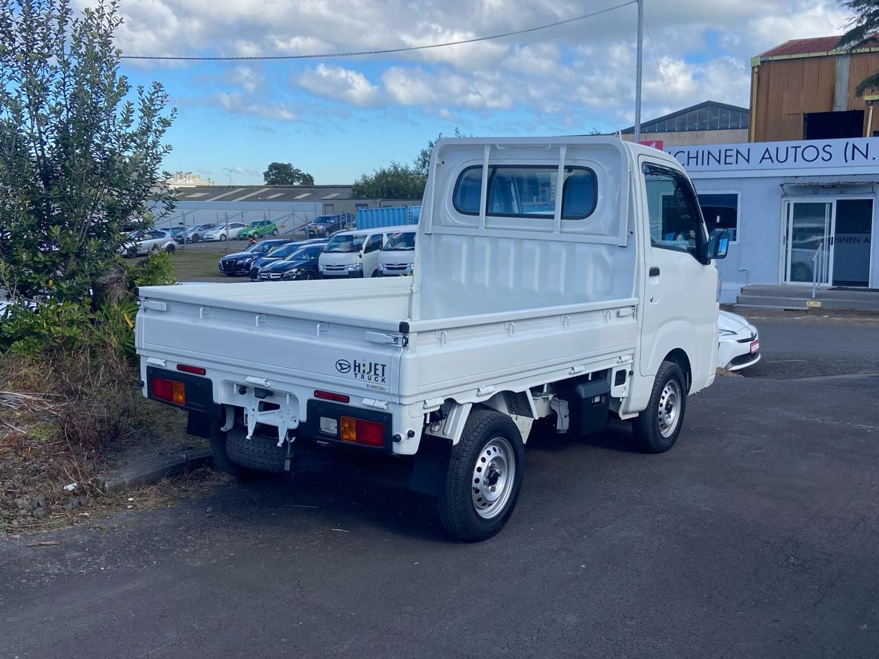 Vehicle image 5