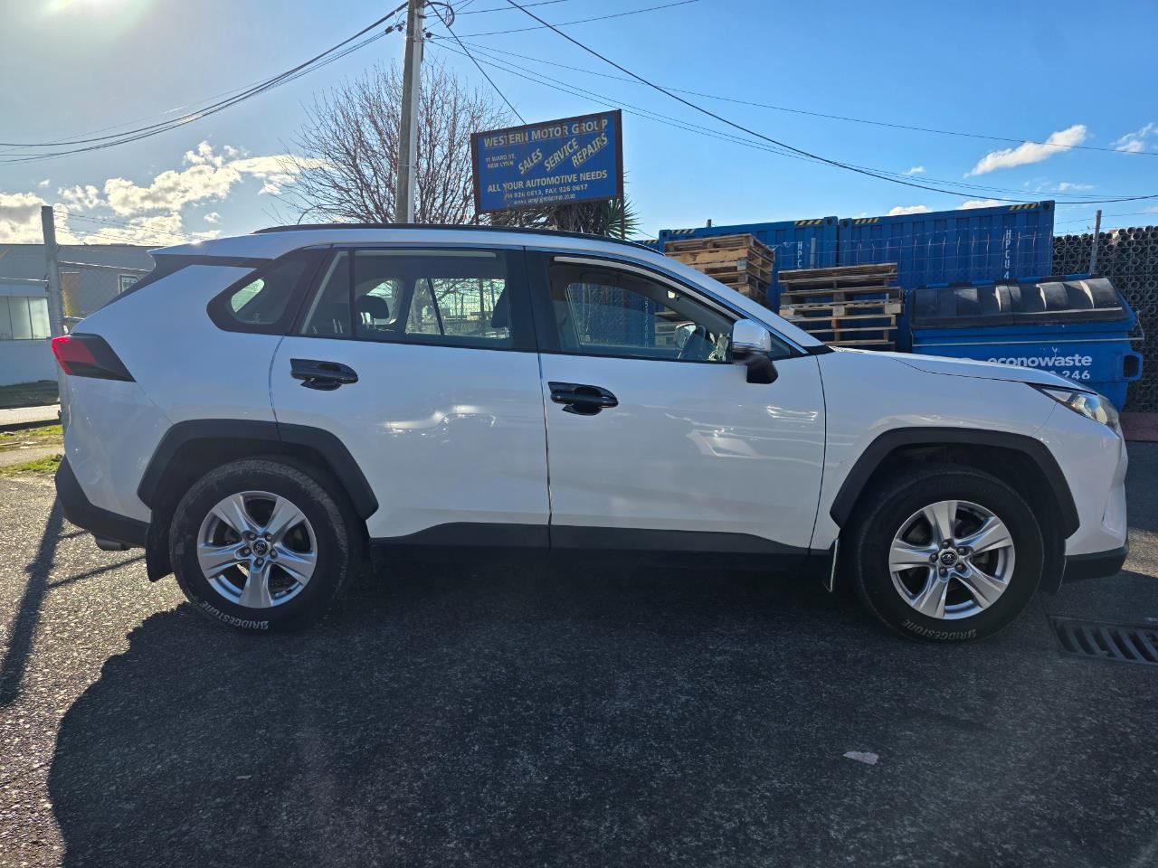 Vehicle image 5