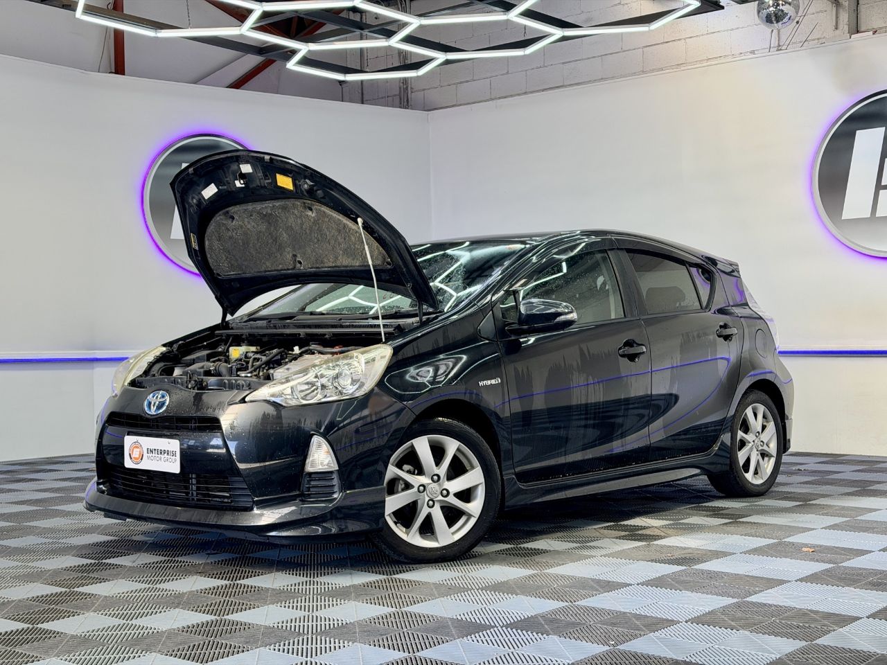 Vehicle image 3