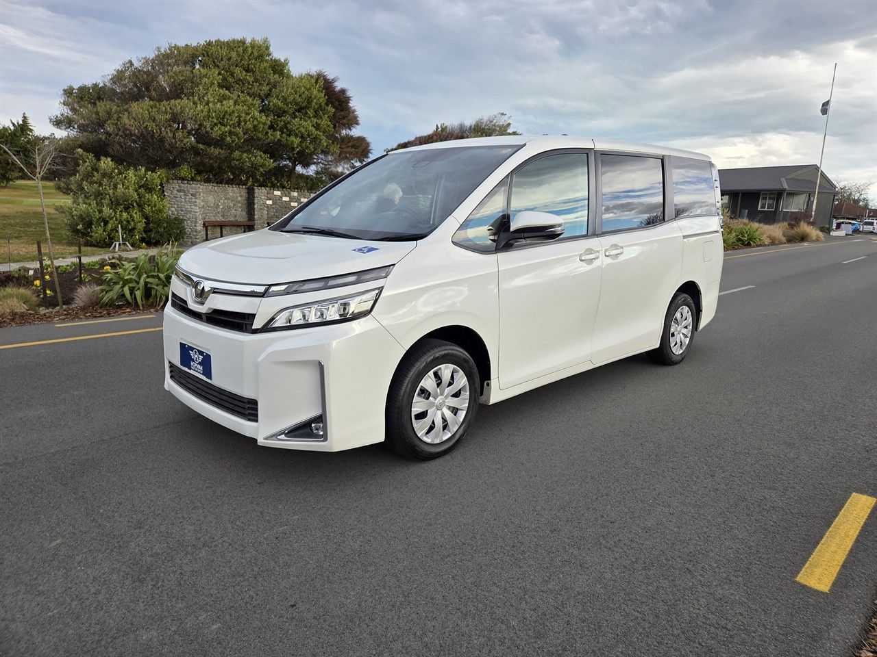 Vehicle image 3