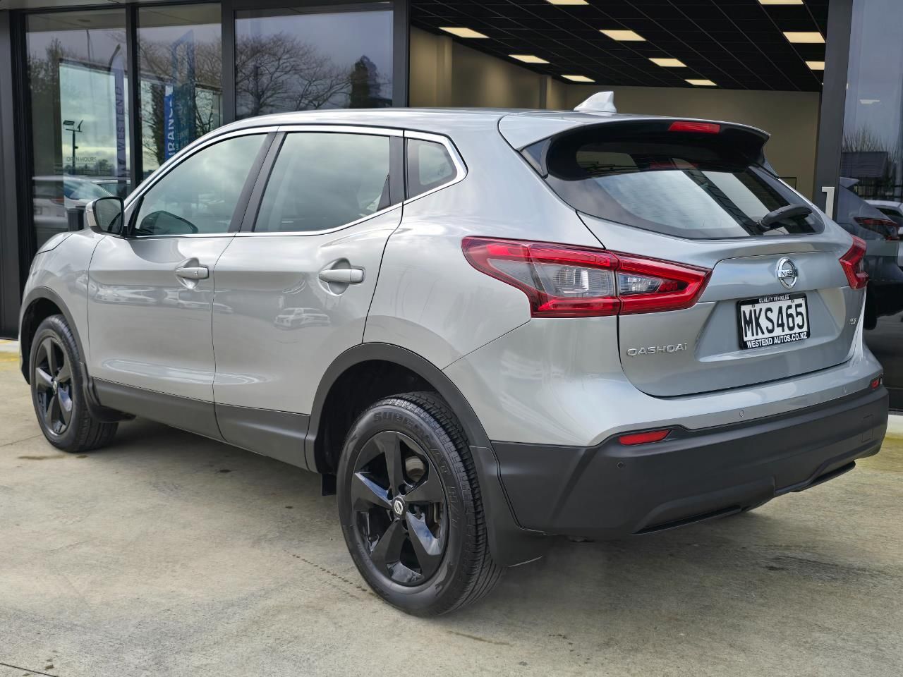 Vehicle image 5