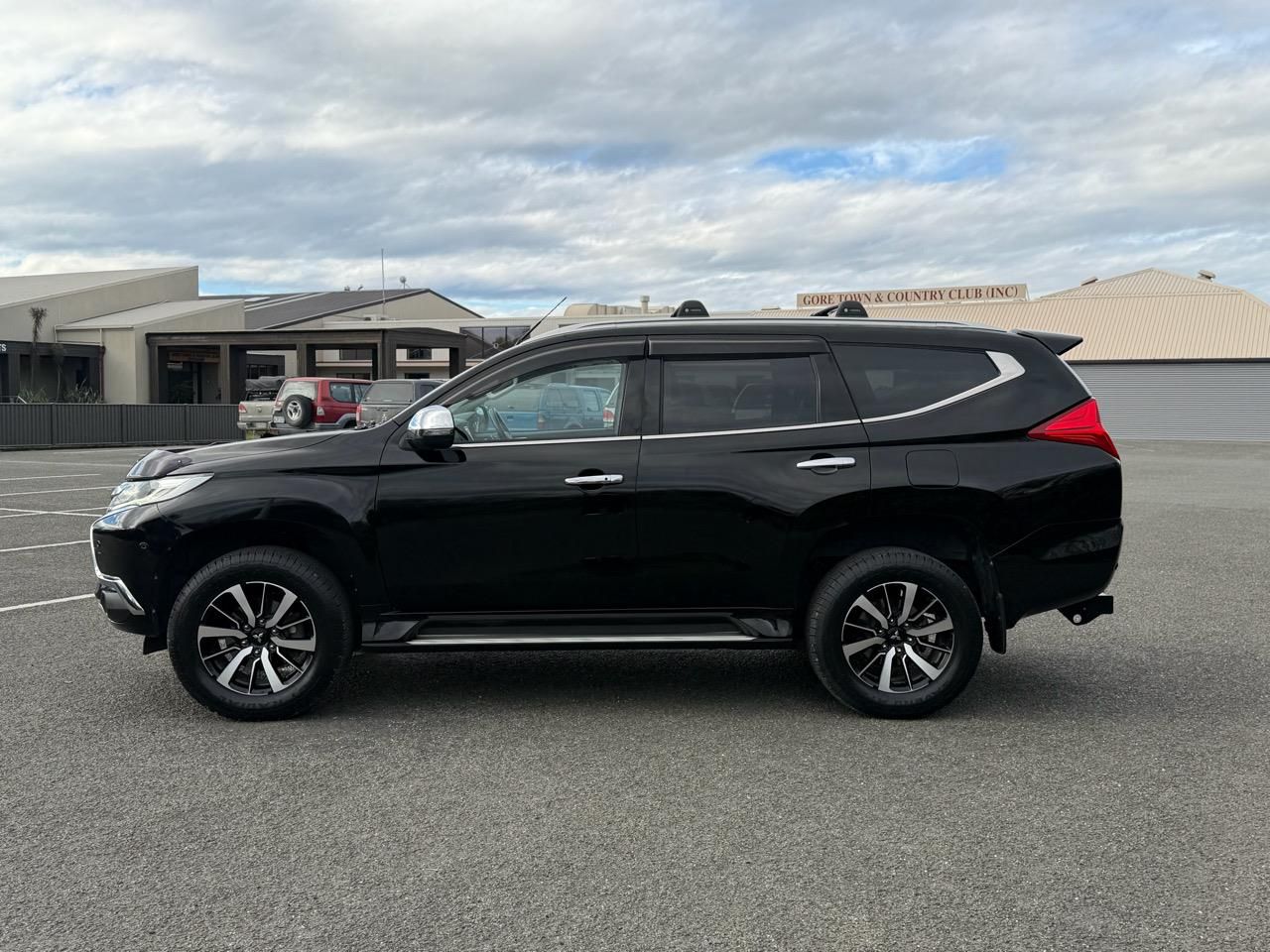 Vehicle image 4