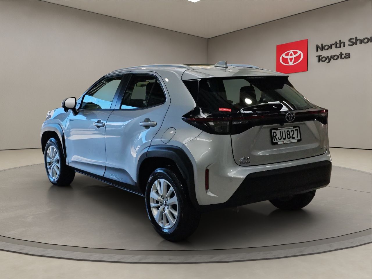 Vehicle image 5