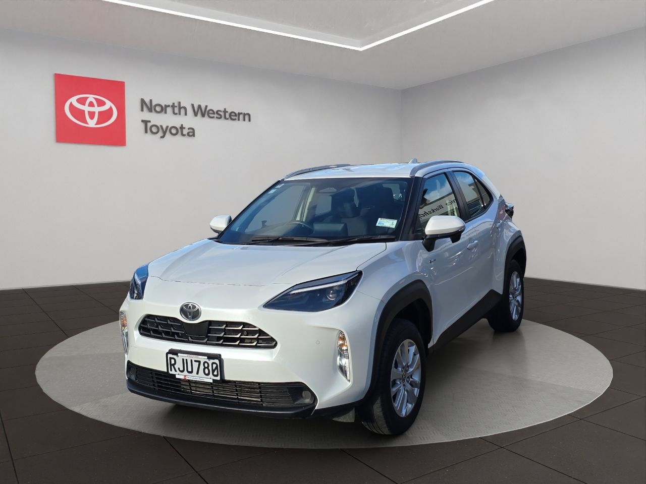 Vehicle image 3