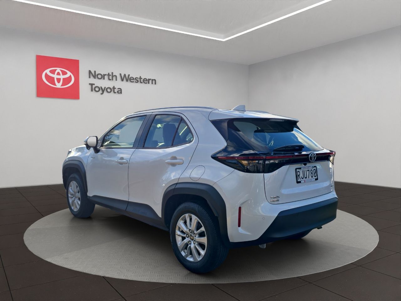 Vehicle image 5