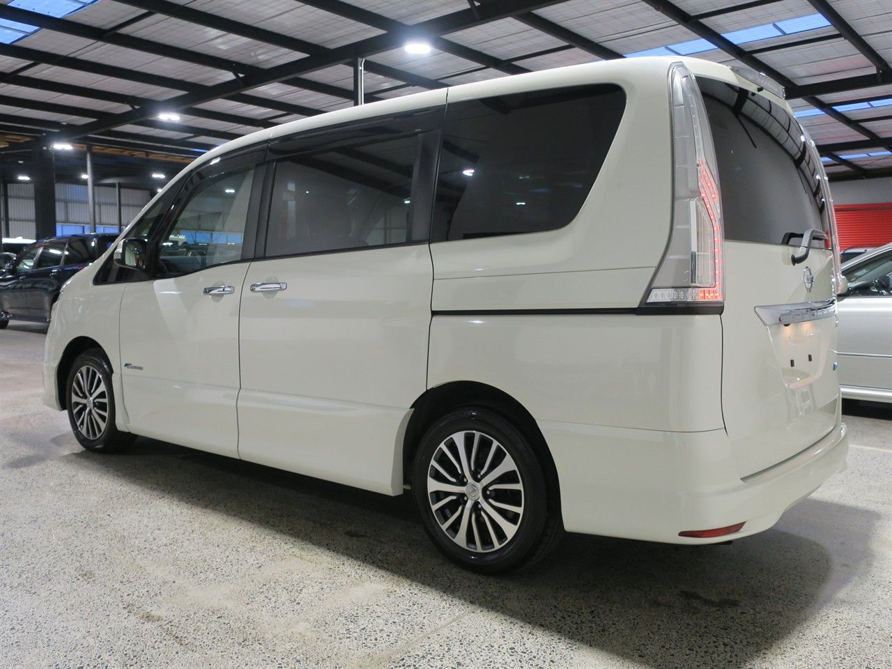 Vehicle image 4