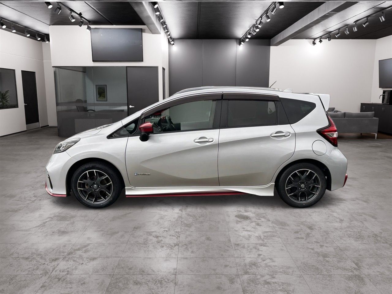 Vehicle image 3