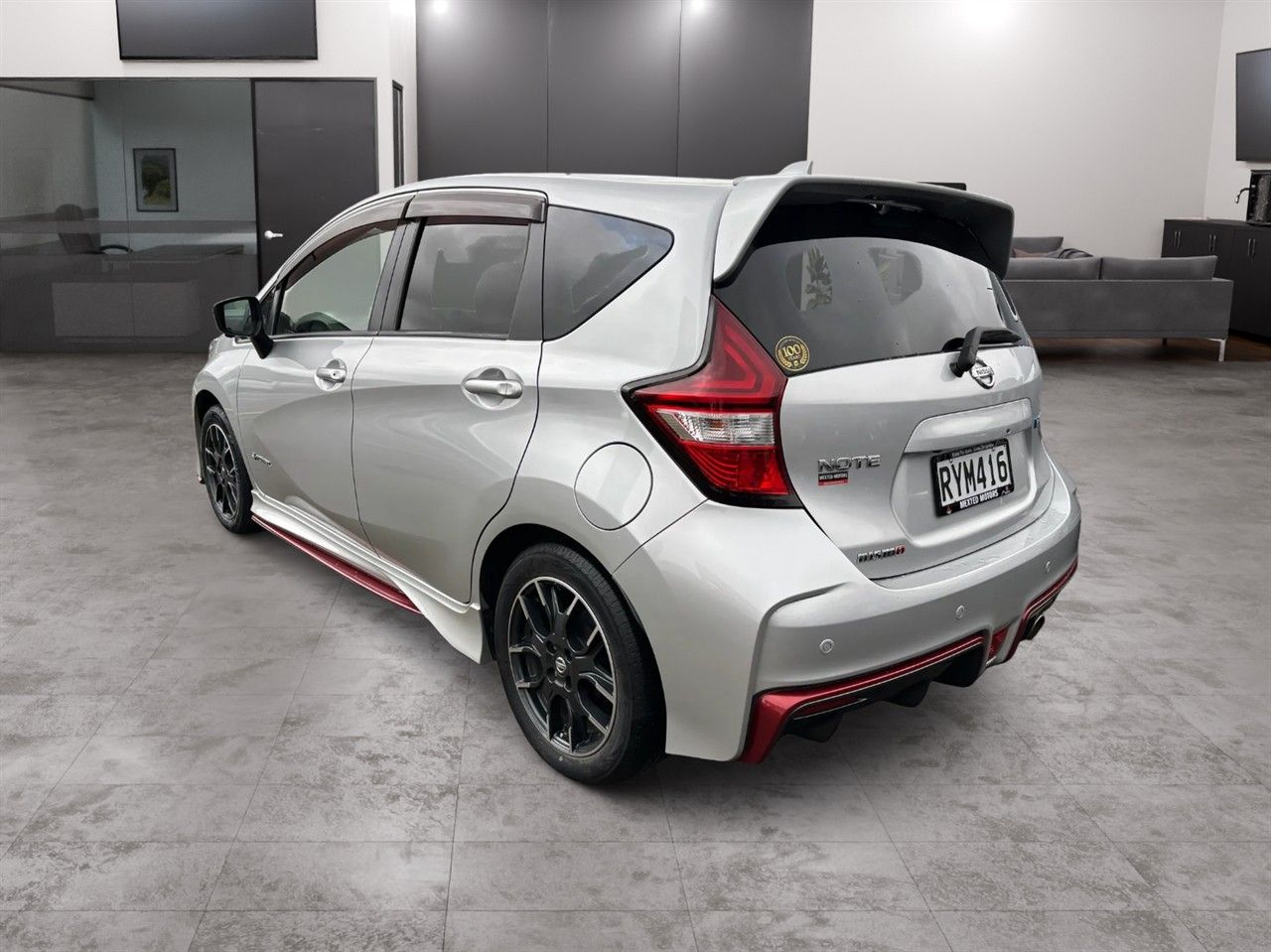 Vehicle image 4